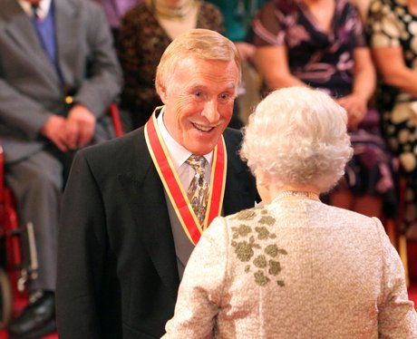 bruce-forsyth-is-knighted-1-1318426807-v