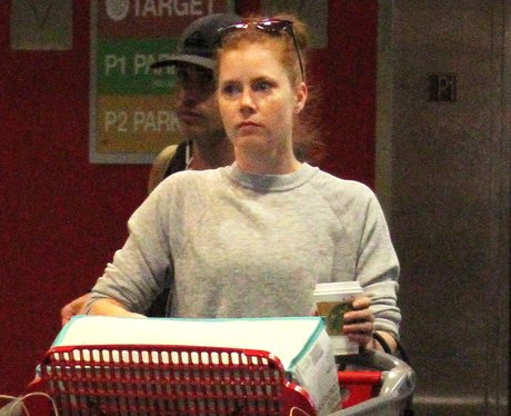 amy-adams-no-make-up-shopping-1398347219-view-0.jpg